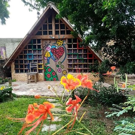 Kokrobite Gardens Restaurant And Guest House Exterior foto