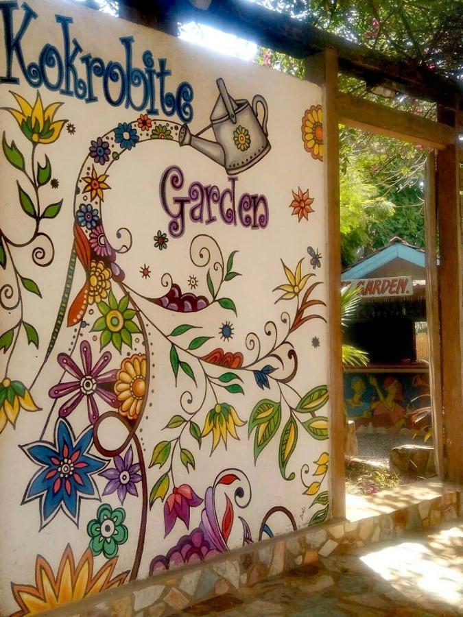 Kokrobite Gardens Restaurant And Guest House Exterior foto
