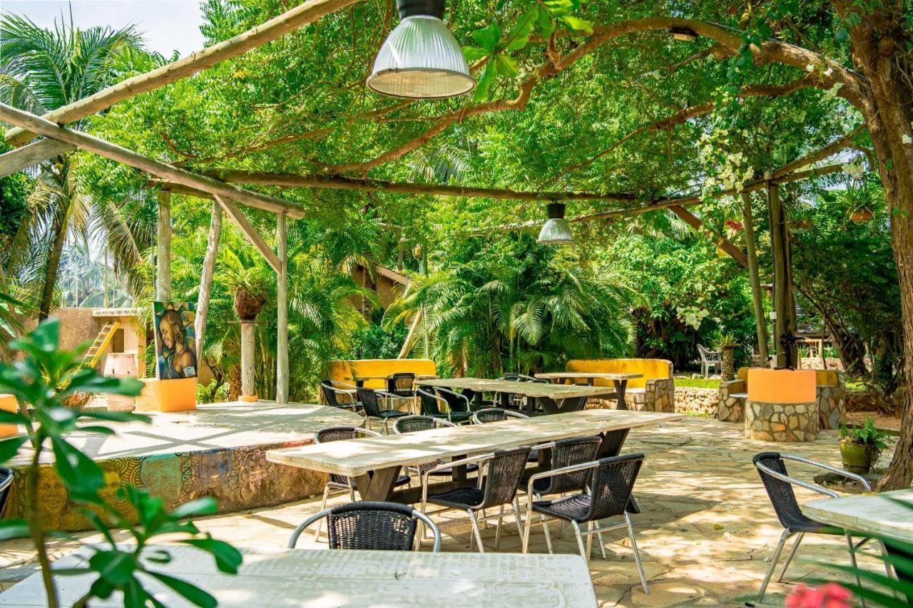 Kokrobite Gardens Restaurant And Guest House Exterior foto